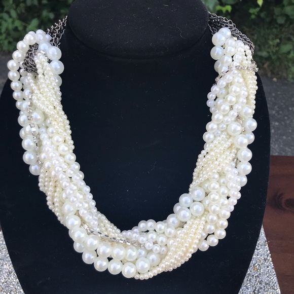 Jewelry - 🆕 Gorgeous Braided Pearl & Rhinestone Necklace